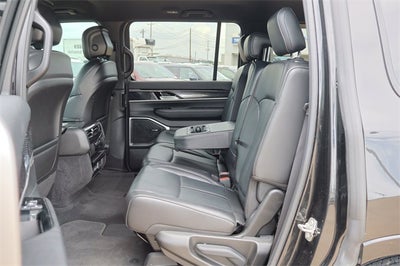 2023 Jeep Wagoneer Base