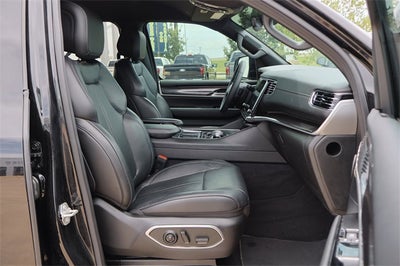 2023 Jeep Wagoneer Base