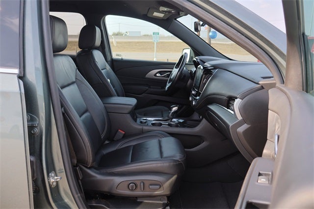 2022 Chevrolet Traverse LT Leather