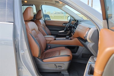 2022 Nissan Pathfinder Platinum